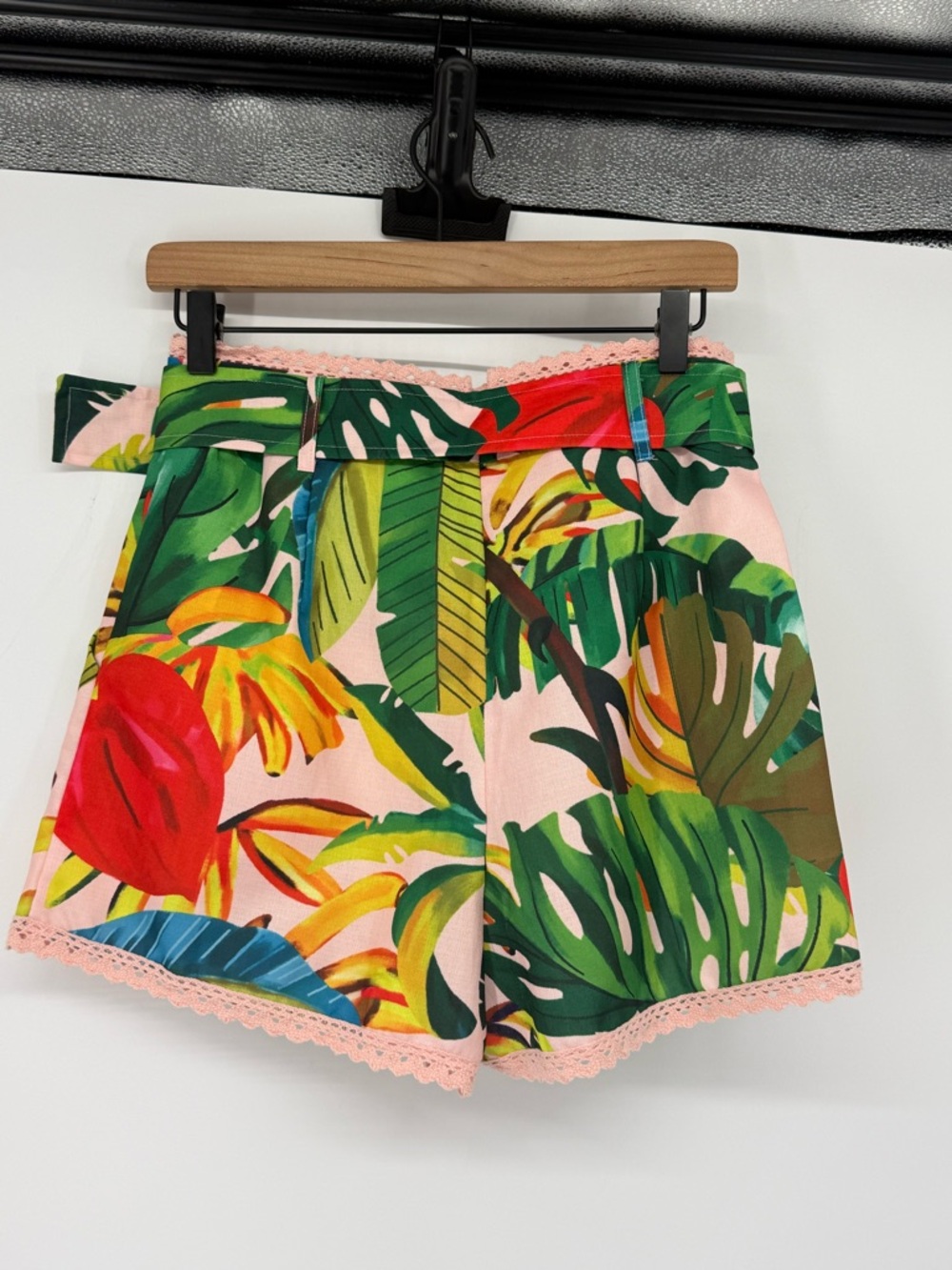 Belted Lace Trim Tropical Palm Print by L’Atiste by Amy Size Small NWOT Vacay - Picture 6 of 14